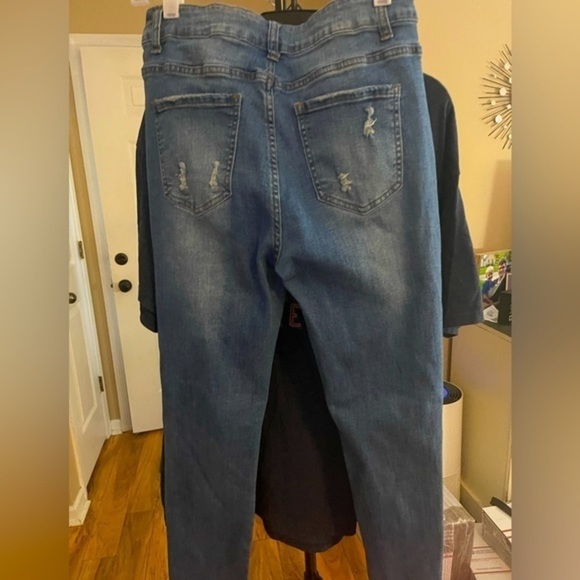 Jeans Wear perfectly distressed and appliquéd jeans  mid-blue with fading. Sz 5 - Picture 6 of 6